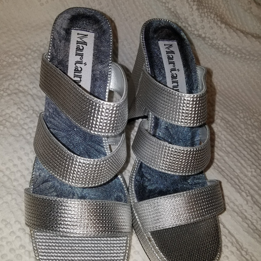 Silver heeled shoes sz 8 new